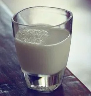 Bir bardak süt